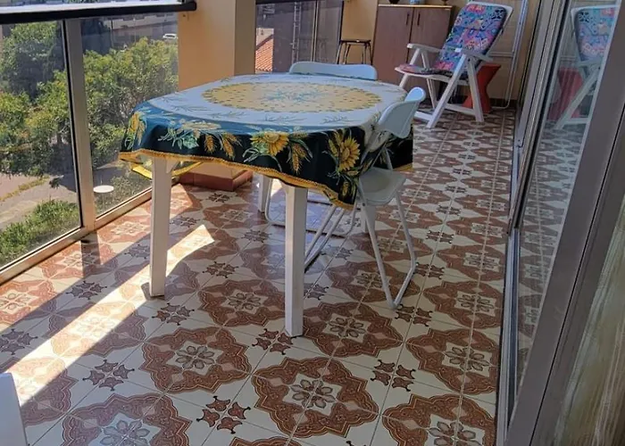 Bright Seafront Apartman